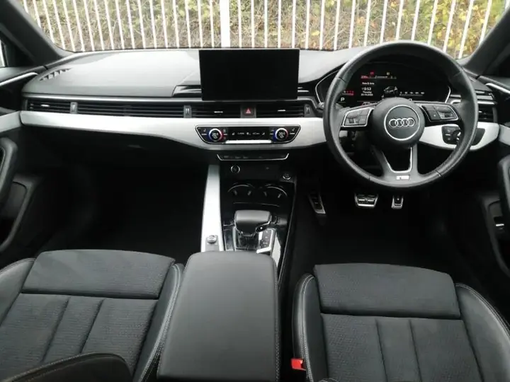 Audi A4 2023 photo 3