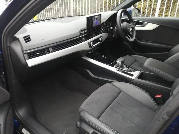 Audi A4 2023 photo 5