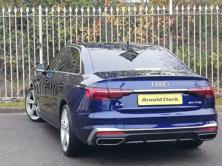 Audi A4 2023 photo 2