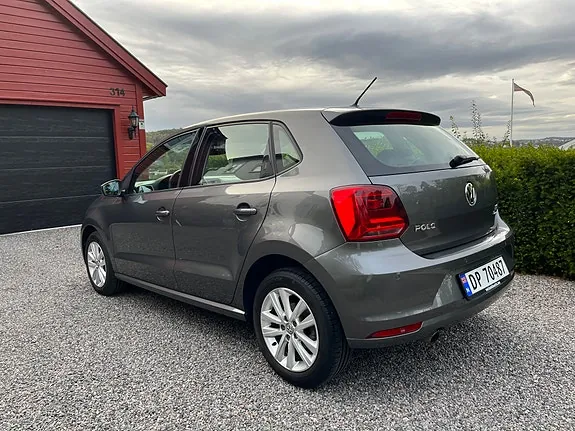 Volkswagen Polo 2015 photo 2