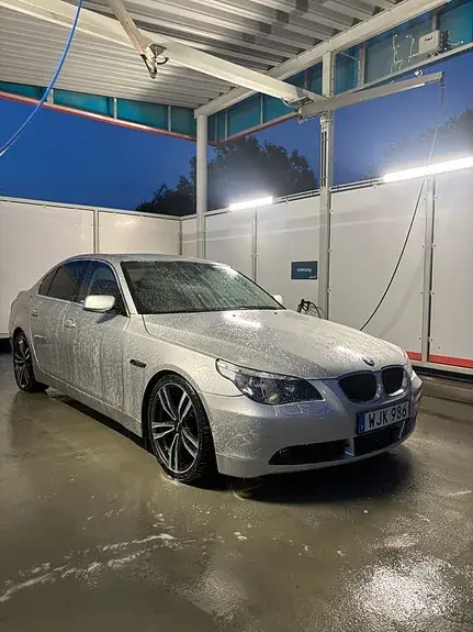 BMW 520I