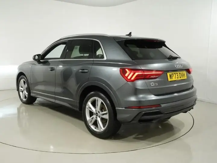 Audi Q3 2023 photo 2