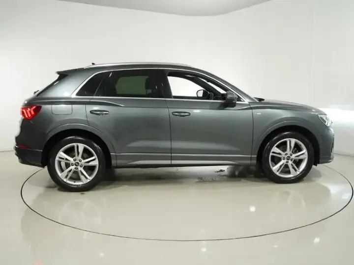 Audi Q3 2023 photo 3