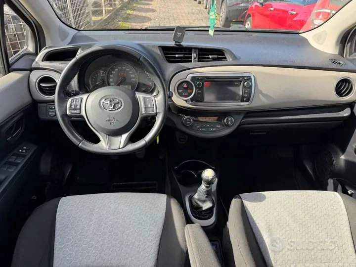 Toyota Yaris 2012 photo 4