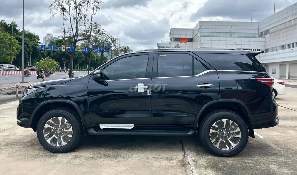 Toyota Fortuner 2026 photo 2