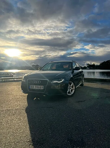 Audi A4 2010 photo 2