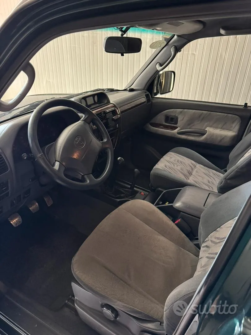 Toyota Land Cruiser 2001 photo 4
