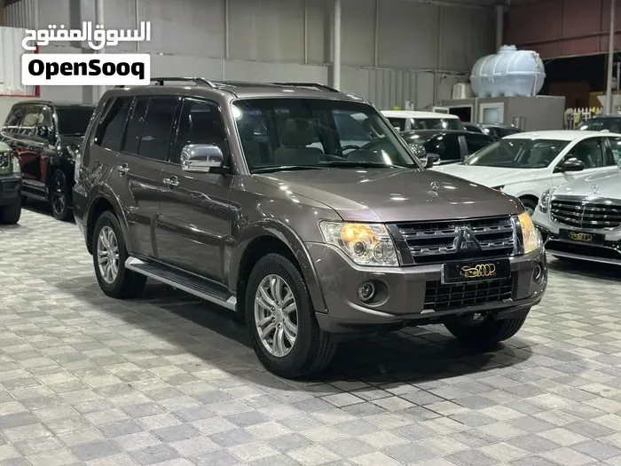 Mitsubishi Pajero 2012 photo 2