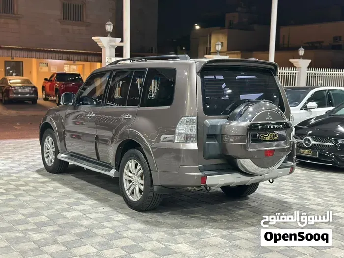 Mitsubishi Pajero 2012 photo 4