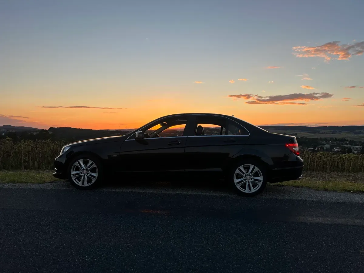 Mercedes-Benz C-Class 2011 photo 2