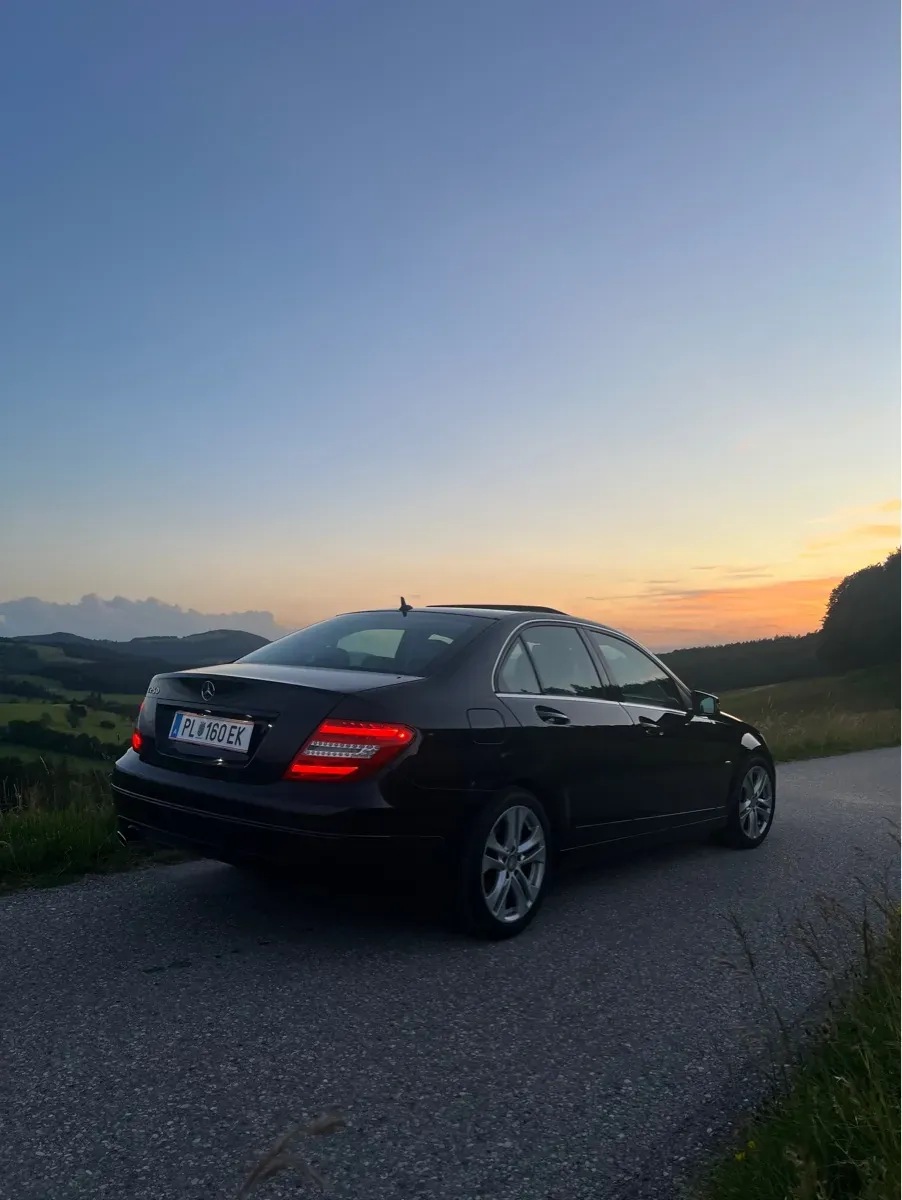 Mercedes-Benz C-Class 2011 photo 3