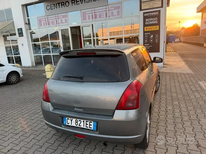 Suzuki Swift 2006 photo 4