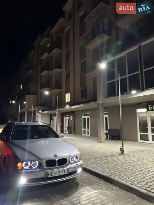 BMW 5 Series 2003 photo 2
