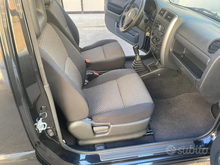 Suzuki Jimny 2011 photo 5