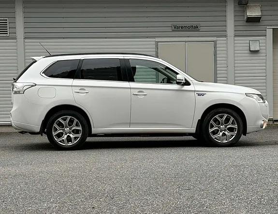 Mitsubishi Outlander 2014 photo 2