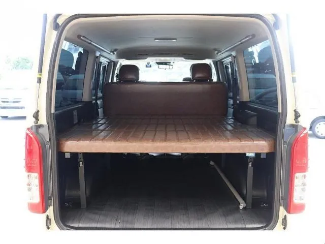 Toyota Hiace 2023 photo 2