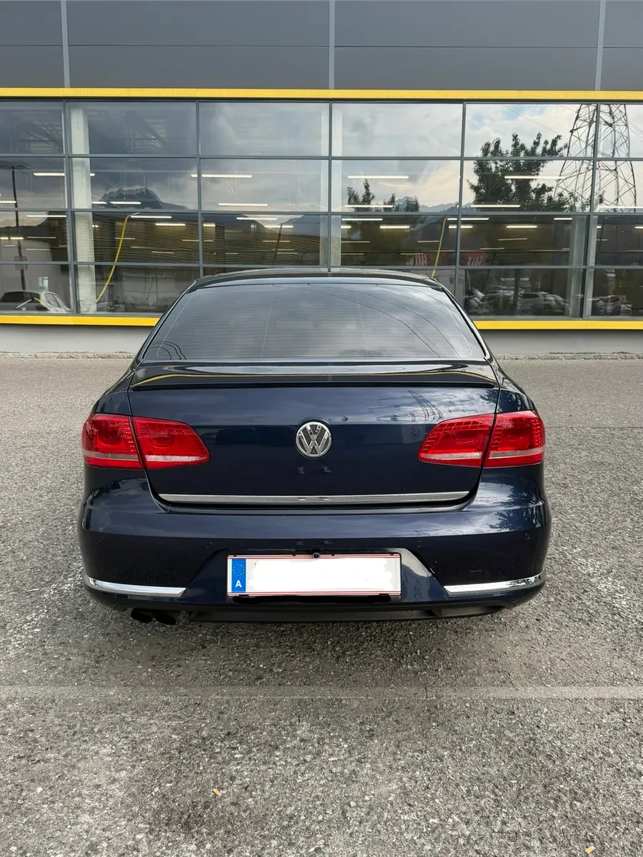 Volkswagen Passat 2011 photo 2