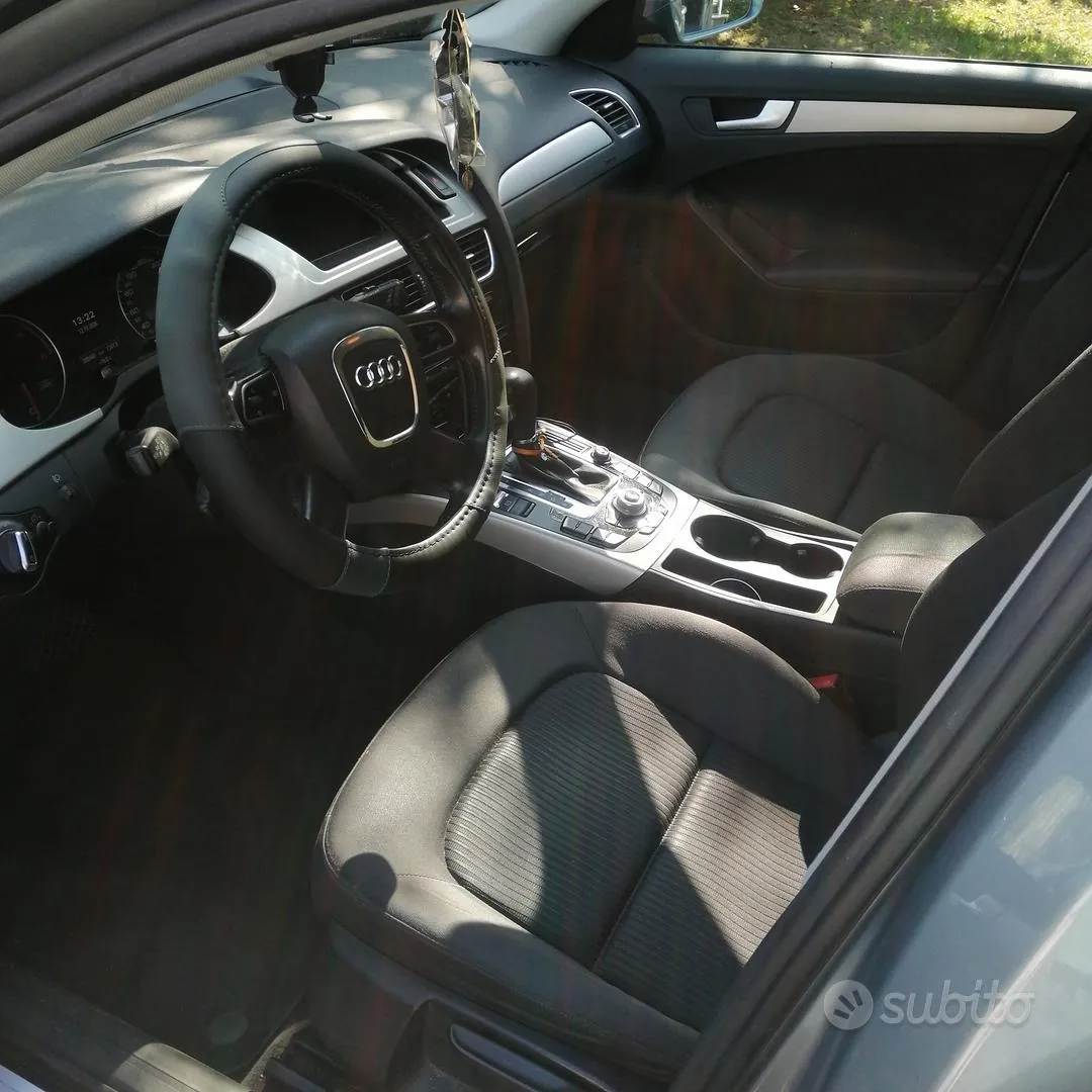 Audi A4 2010 photo 4