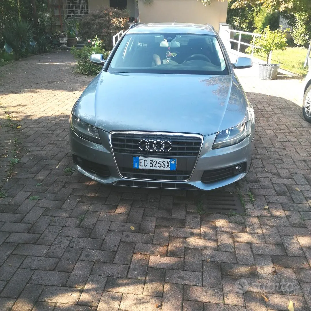 Audi A4 2010 photo 2