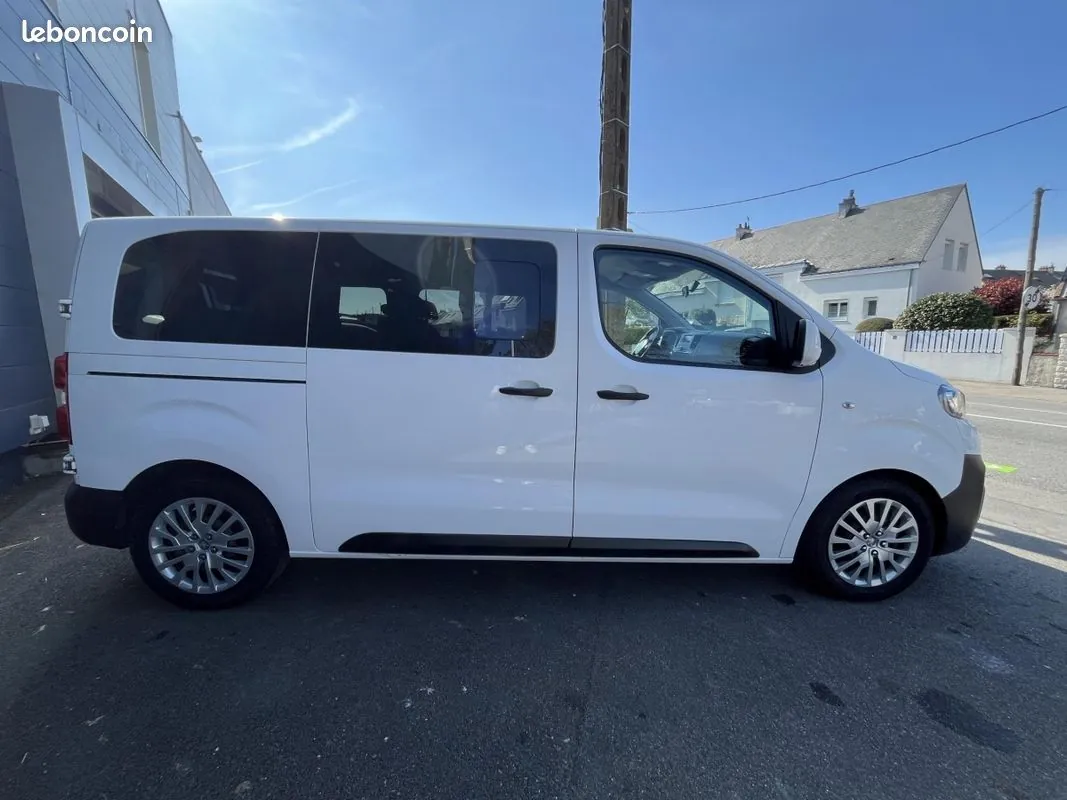 Peugeot Traveller 2016 photo 3