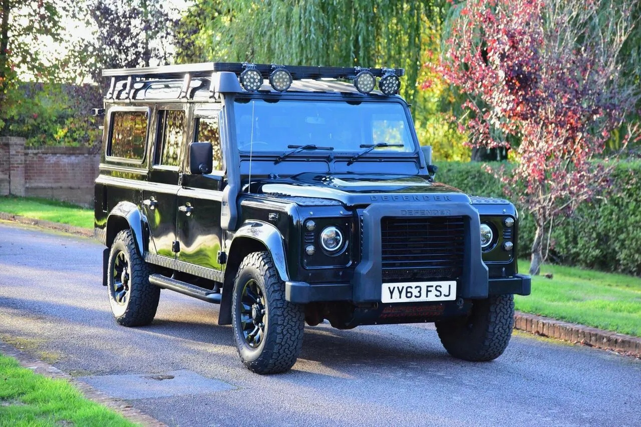 Land Rover Defender 110