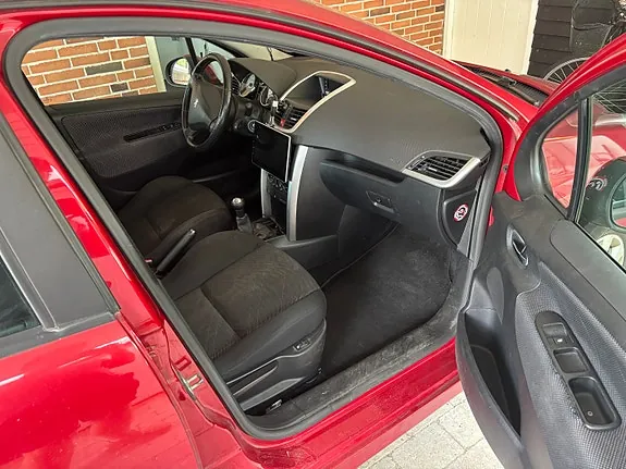 Peugeot 207 2006 photo 5
