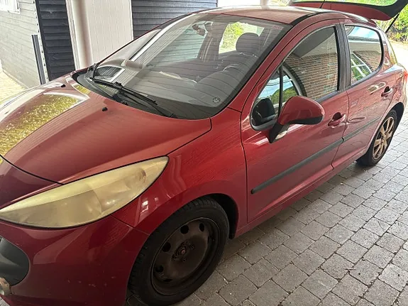 Peugeot 207 2006 photo 2