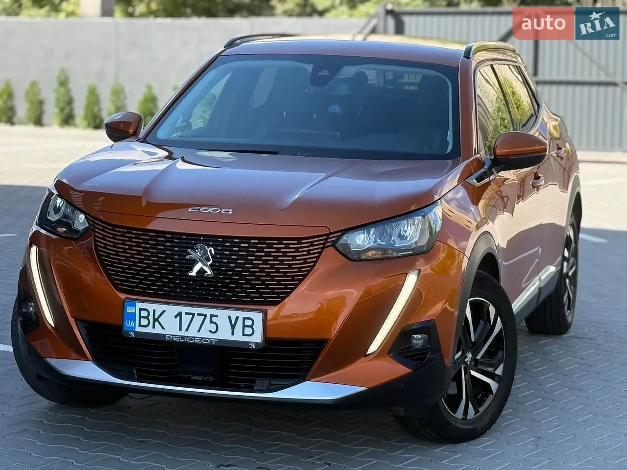 Peugeot E-2008 2020 photo 2