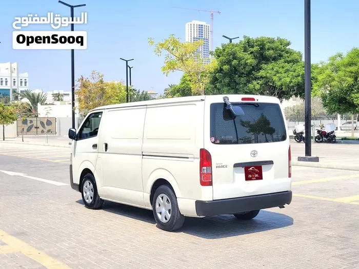 Toyota Hiace 2023 photo 2
