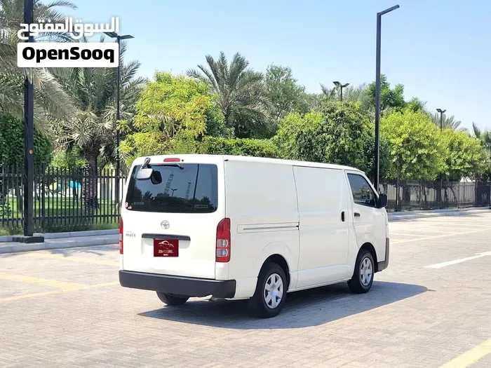 Toyota Hiace 2023 photo 3