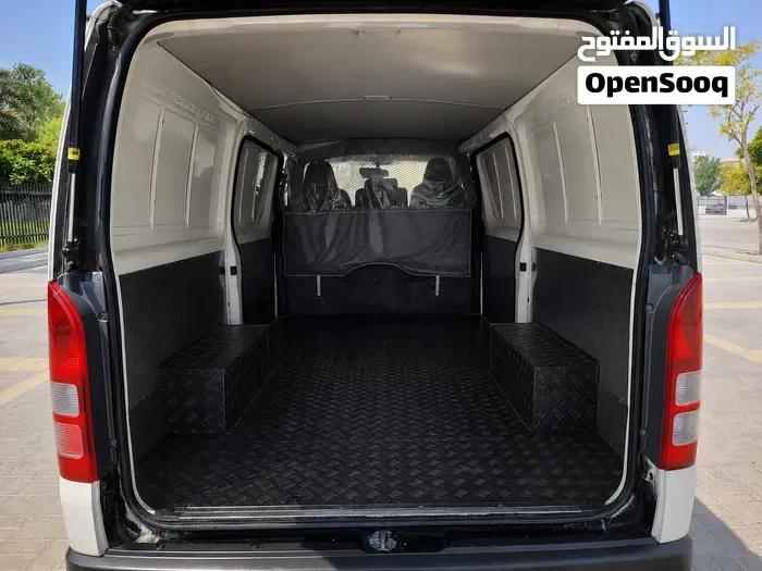 Toyota Hiace 2023 photo 4