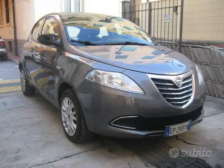 Lancia Ypsilon