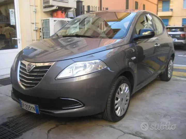 Lancia Ypsilon 2013 photo 2