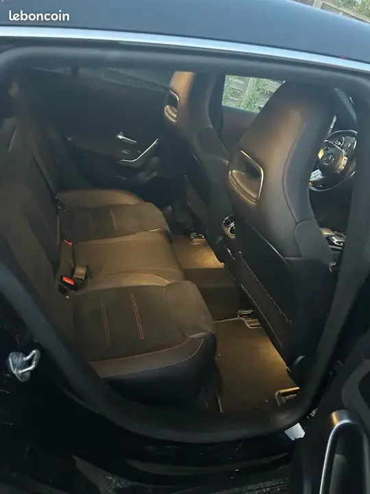 Mercedes-Benz C-Class 2019 photo 2