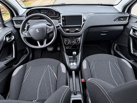 Peugeot 208 2012 photo 5