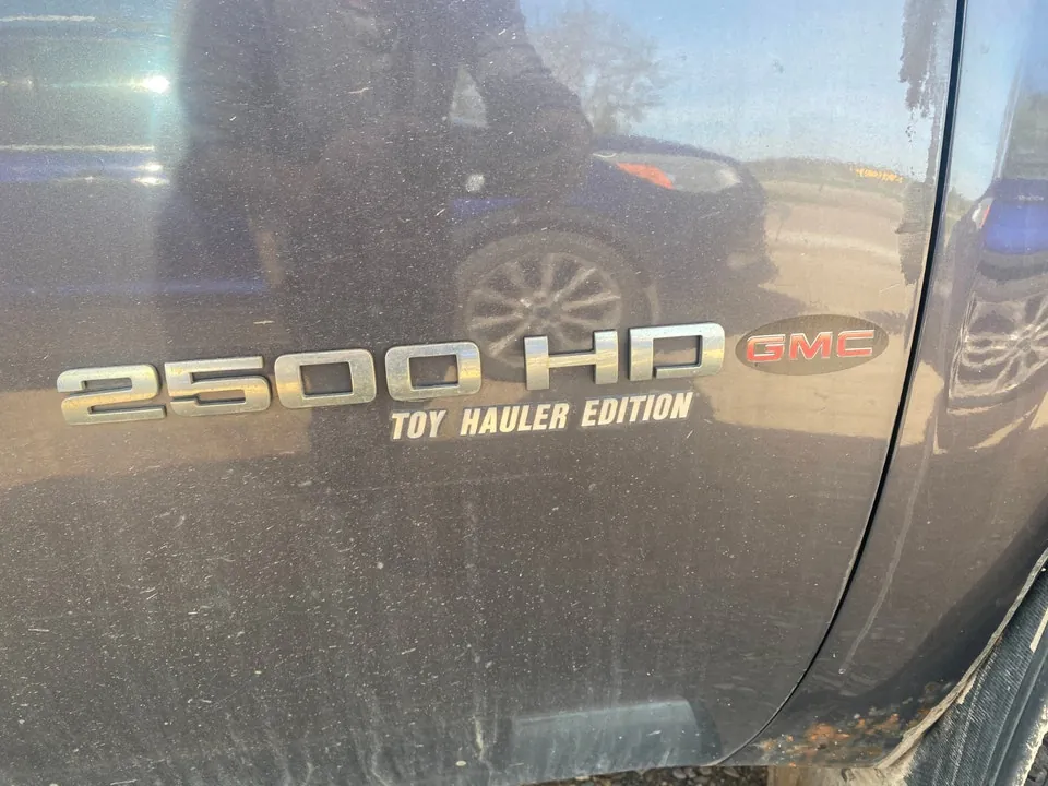 GMC Sierra 2500Hd 2010 photo 3