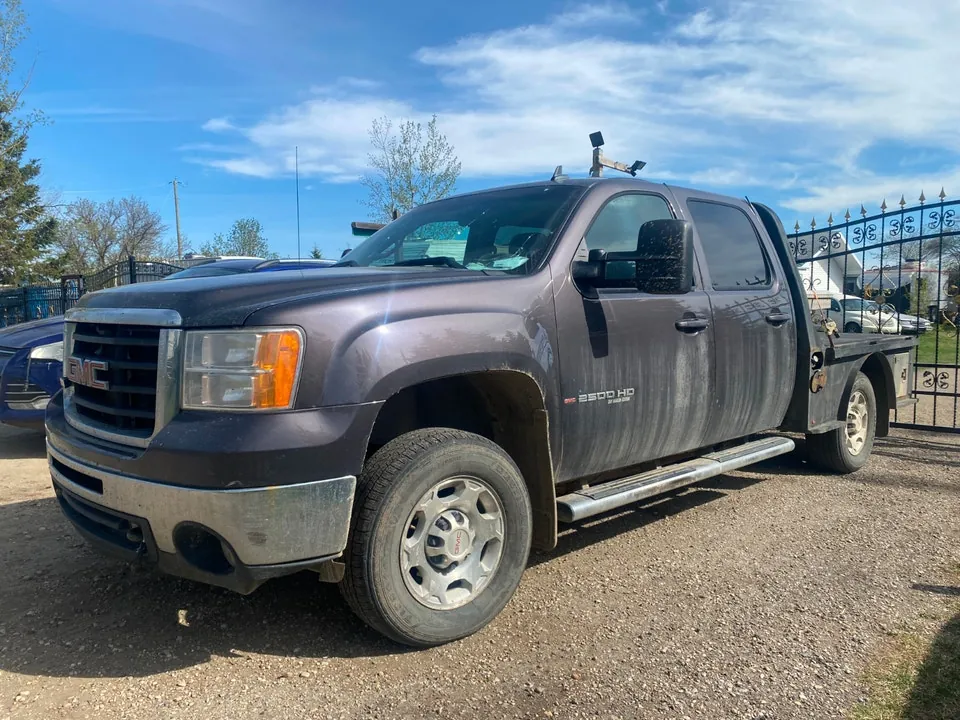 GMC Sierra 2500Hd 2010 photo 2