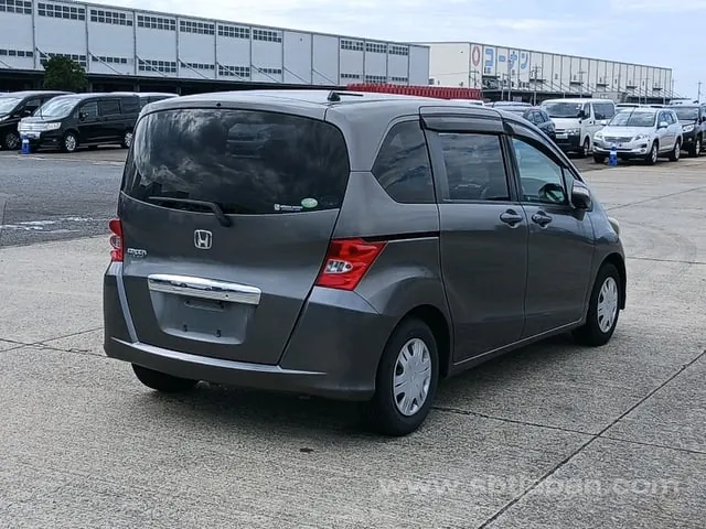 Honda Freed 2011 photo 4