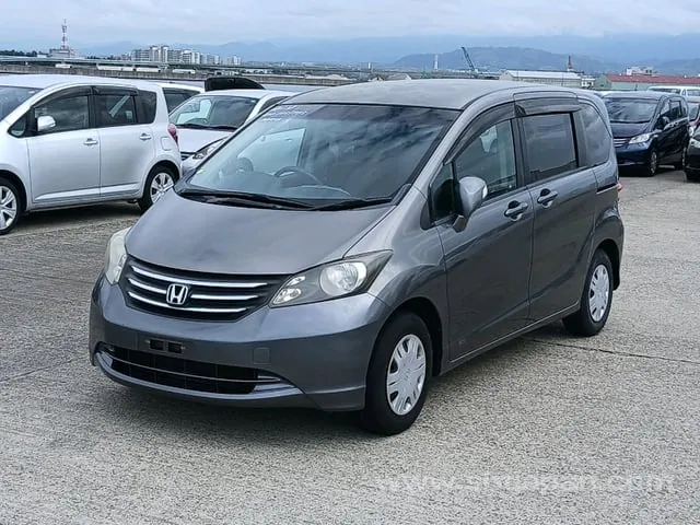 Honda Freed 2011 photo 2
