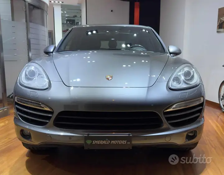 Porsche Cayenne 2013 photo 2