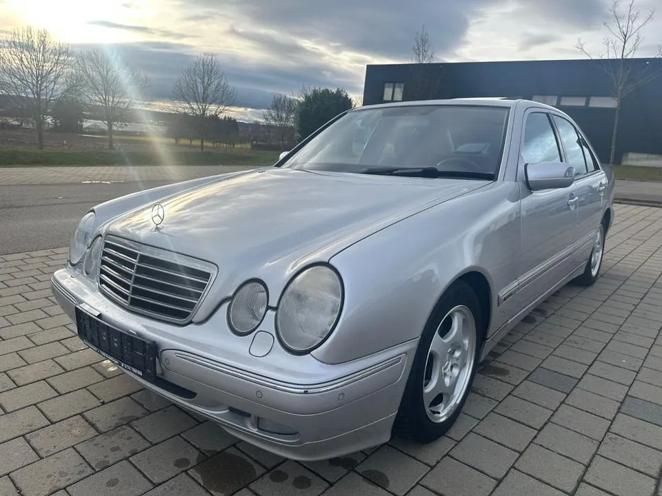 Mercedes-Benz W210