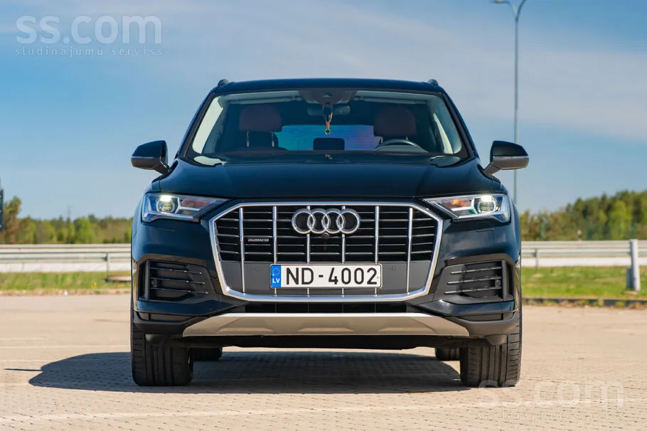 Audi Q7 2021 photo 2