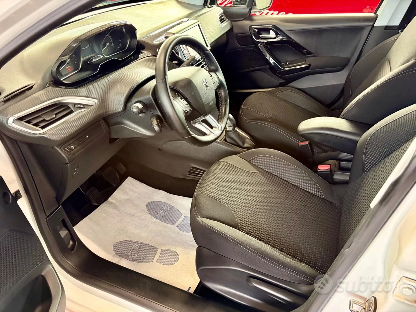 Peugeot 208 2017 photo 5