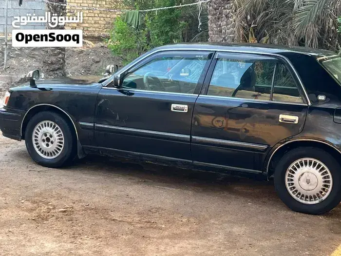 Toyota Crown 1996 photo 3