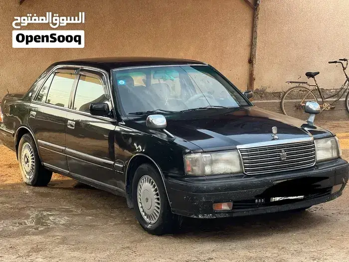 Toyota Crown 1996 photo 2