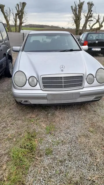 Mercedes-Benz 220D