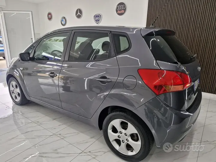 Kia Venga 2011 photo 4