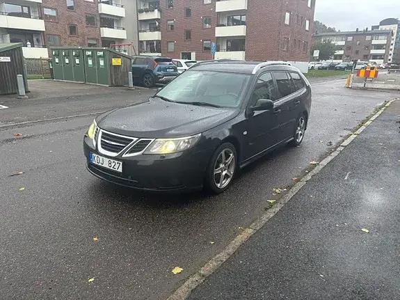 Saab 9-3 2011 photo 2