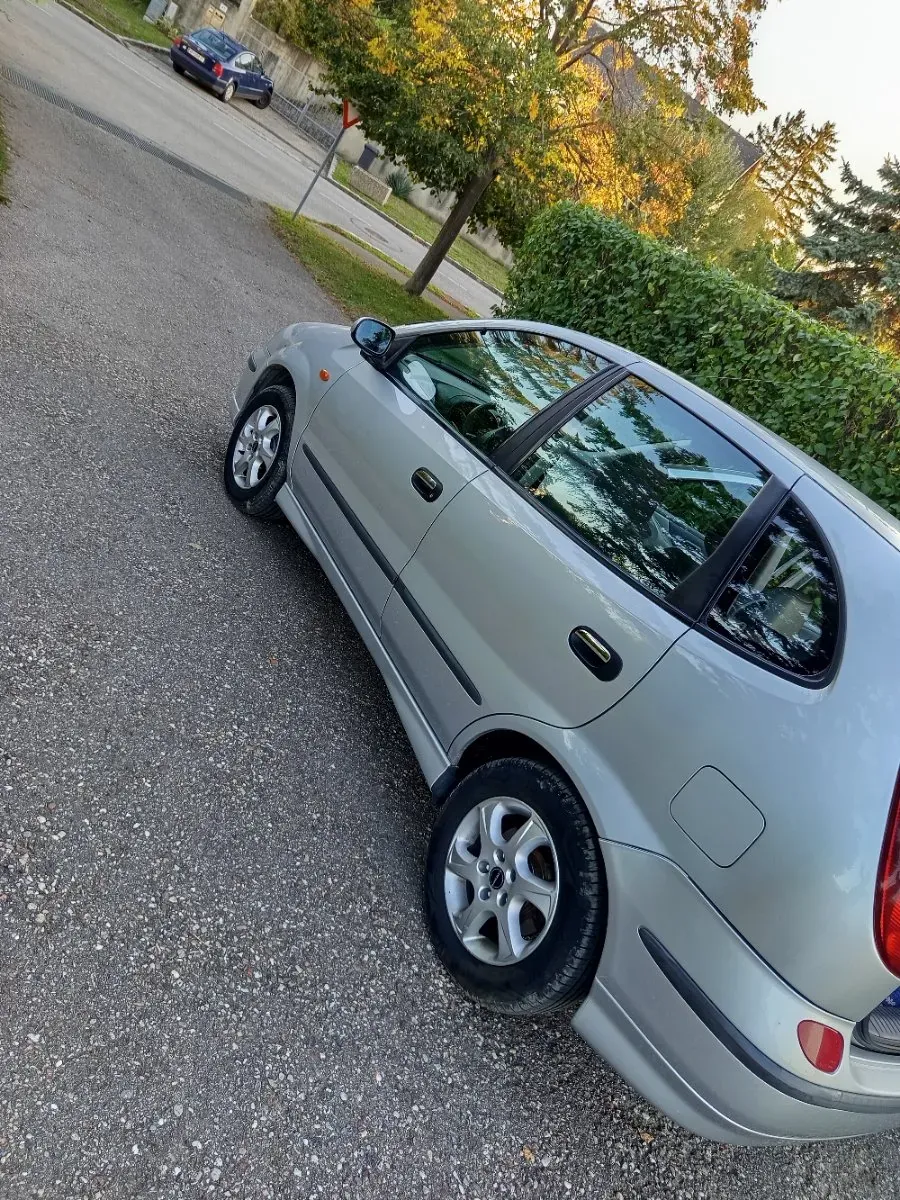 Nissan Almera 2004 photo 3