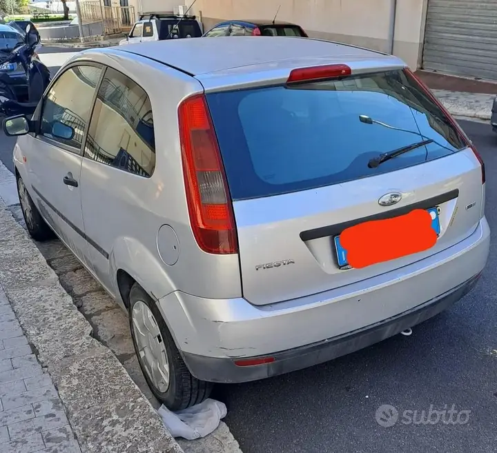Ford Fiesta 2004 photo 2